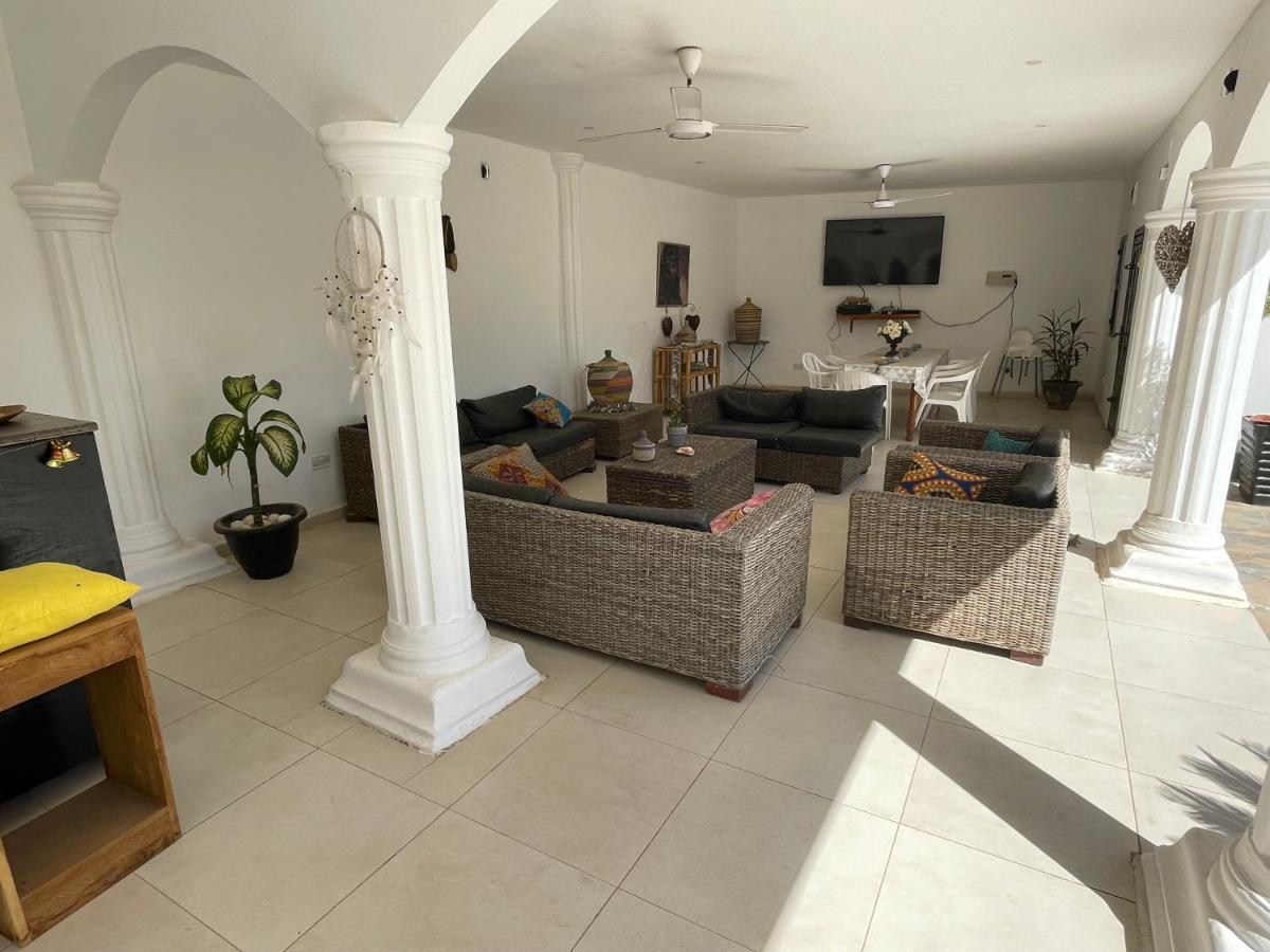 Dulaa Deema Residence Brufut Heights Tranquil Buitenkant foto
